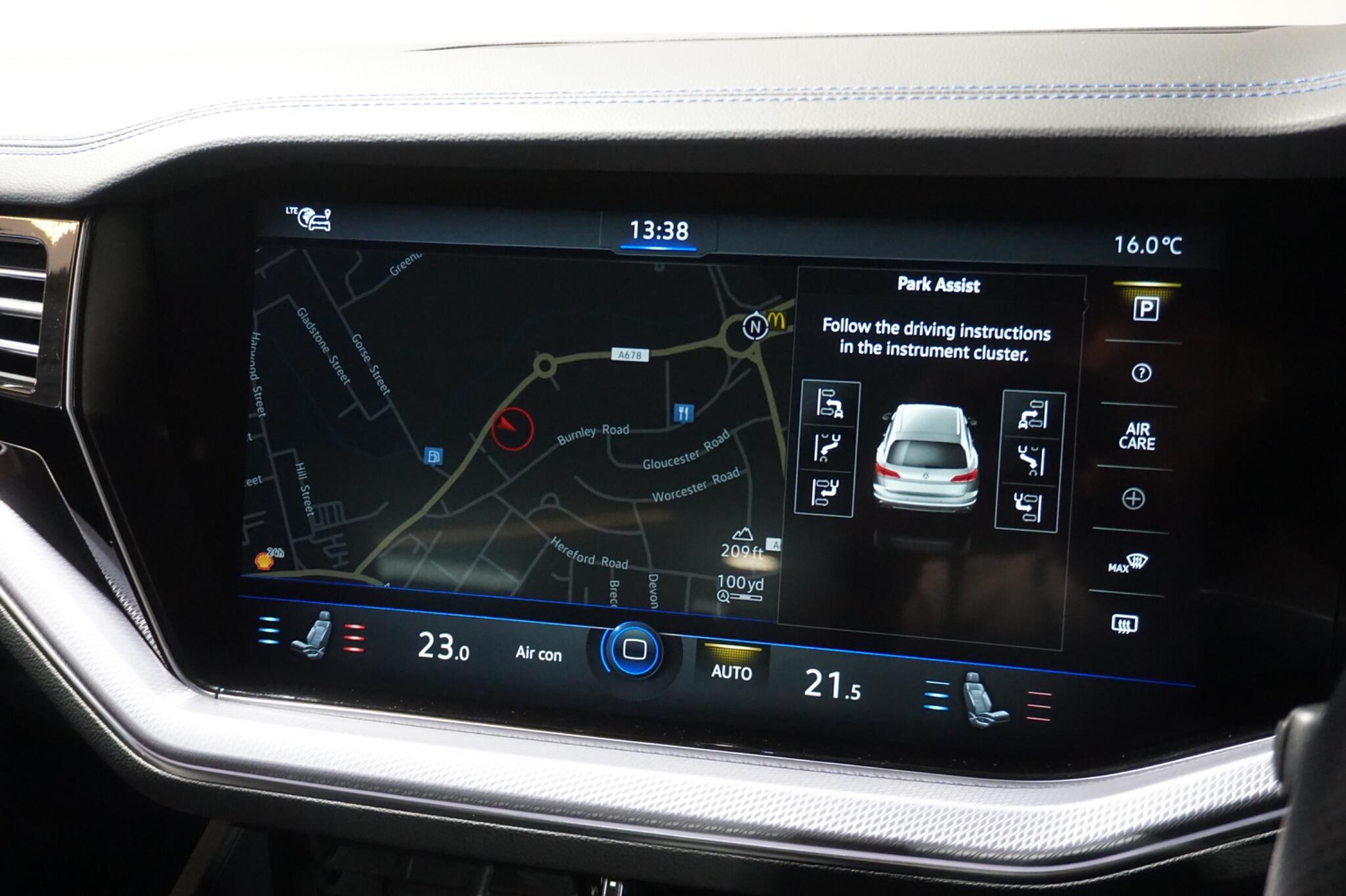 Volkswagen Touareg 3.0 V6 TSI eHybrid 14.3kWh R SUV 5dr Petrol Plug-in Hybrid Tiptronic 4Motion Euro 6 (s/s) (462 ps)